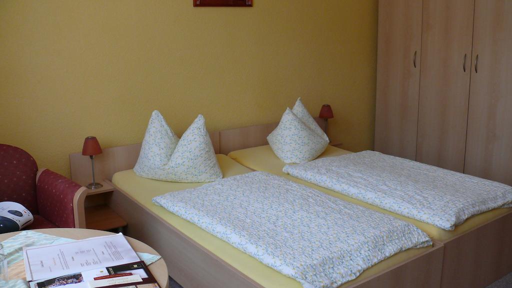 Pension Kreisel Бад-Кёзен Номер фото